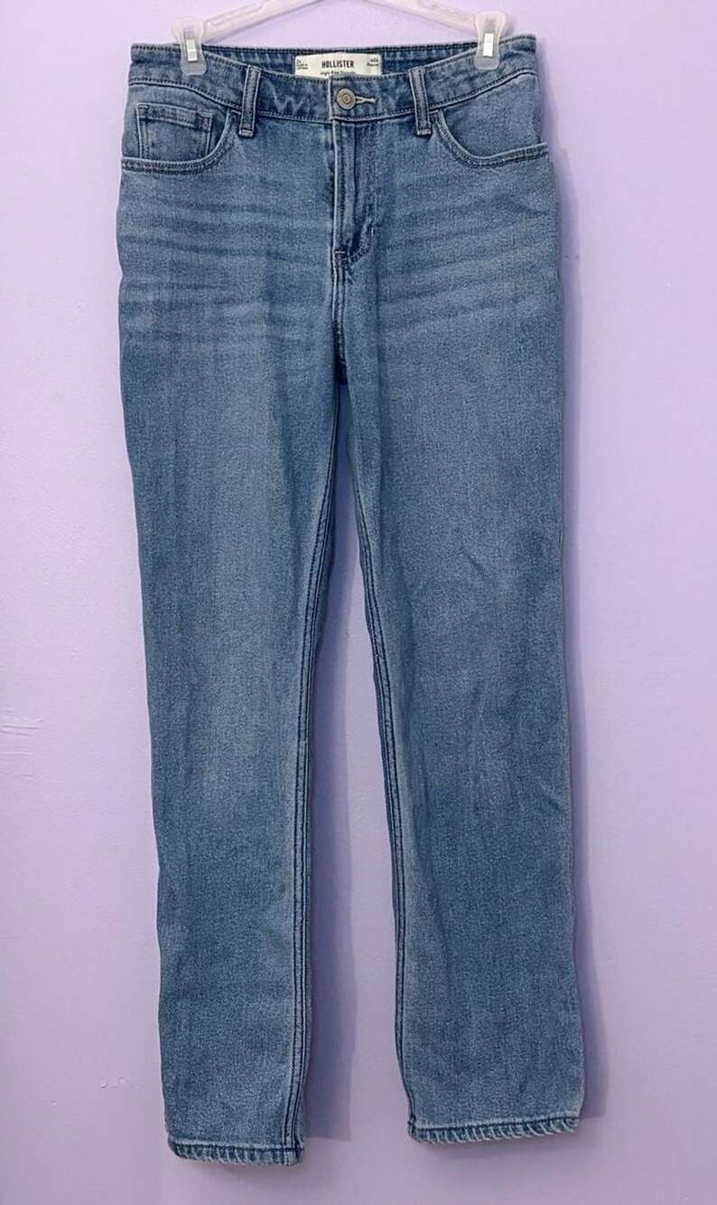 Hollister High-Rise Straight Jeans Size 2R w26 Medium Wash
